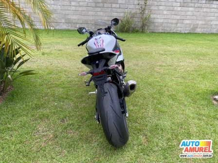 Você compraria uma BMW S 1.000 RR verde?