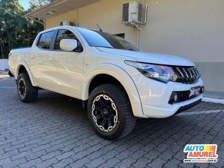 Mitsubishi - L200 Triton Sport GLS 2.4 CD Diesel