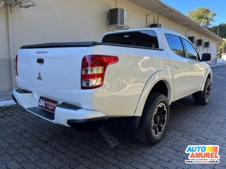 Mitsubishi - L200 Triton Sport GLS 2.4 CD Diesel